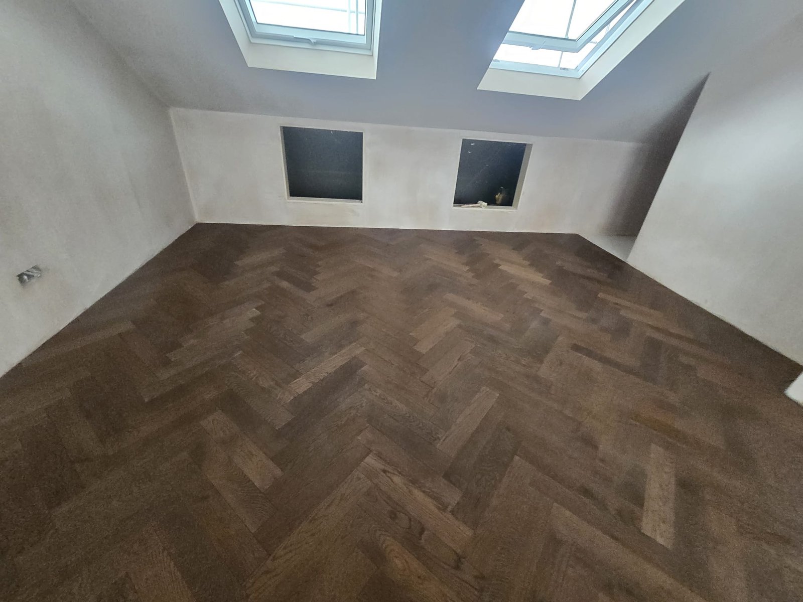 Laminate floor installation